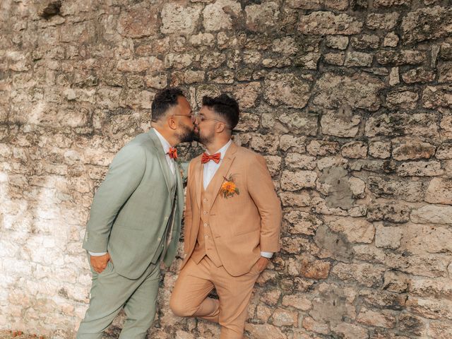 Le mariage de Julien et Paul à Saint-Pierre-d&apos;Oléron, Charente Maritime 82