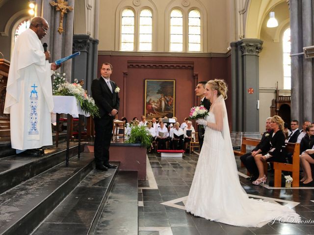 Le mariage de Romain et Amélie à Roncq, Nord 17