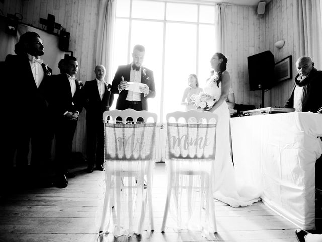 Le mariage de Loïc et Marie à Trouville-sur-Mer, Calvados 12