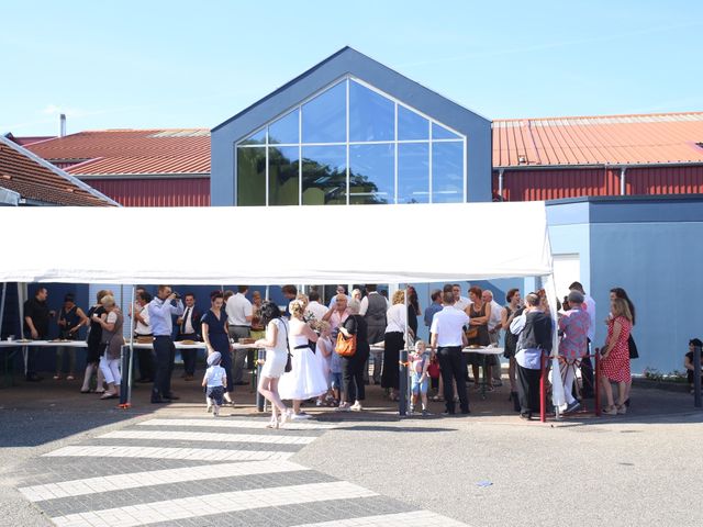 Le mariage de Manu et Sarah à Stiring-Wendel, Moselle 4