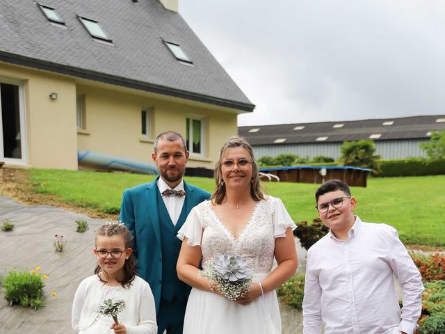 Le mariage de Loïc et Elodie à Treffrin, Côtes d'Armor 12