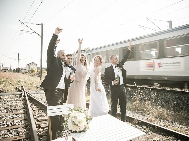 Le mariage de Mickaël et Nelly à Saint-Hilaire-de-Brens, Isère 16