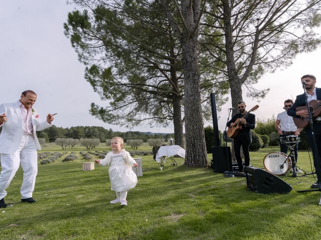 Le mariage de Richard et Sarah à Orgon, Bouches-du-Rhône 25