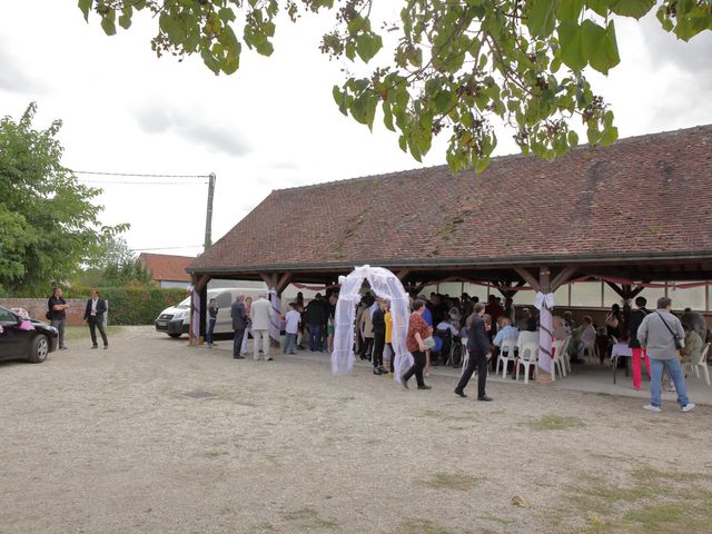 Le mariage de Dona et John à Pierrefitte-sur-Sauldre, Loir-et-Cher 8