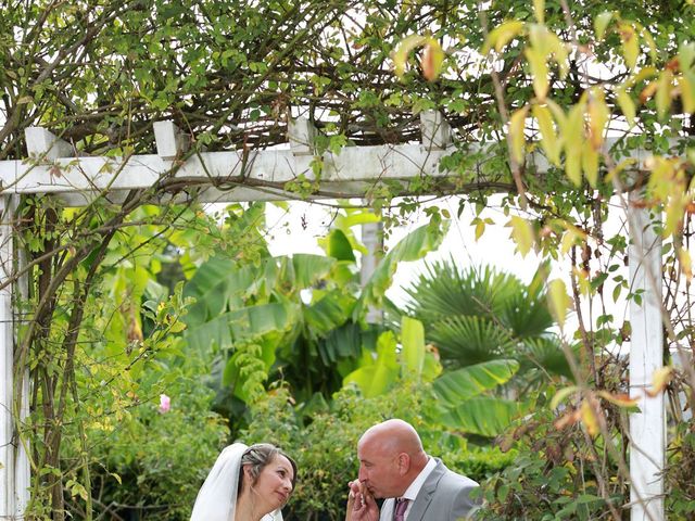 Le mariage de Dona et John à Pierrefitte-sur-Sauldre, Loir-et-Cher 12