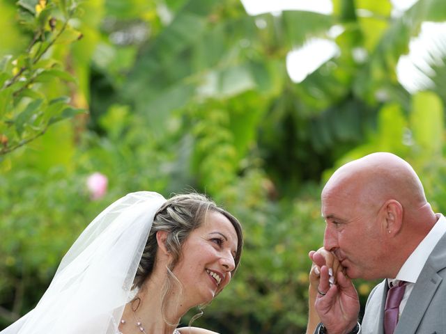 Le mariage de Dona et John à Pierrefitte-sur-Sauldre, Loir-et-Cher 13