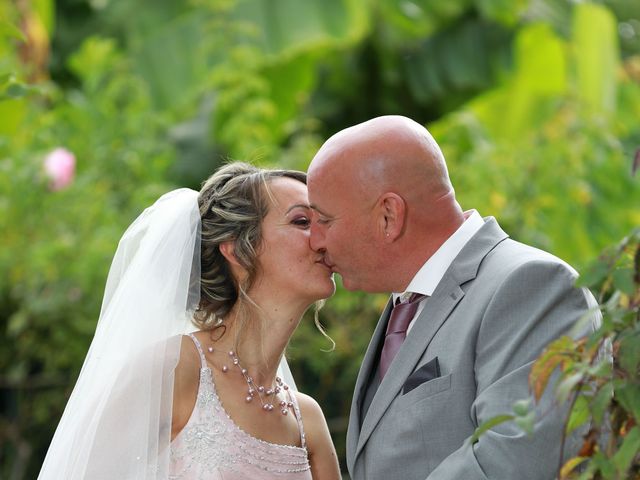 Le mariage de Dona et John à Pierrefitte-sur-Sauldre, Loir-et-Cher 14