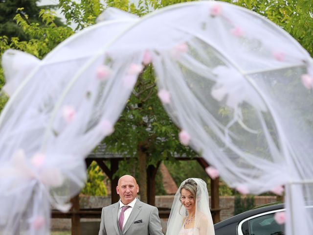 Le mariage de Dona et John à Pierrefitte-sur-Sauldre, Loir-et-Cher 26