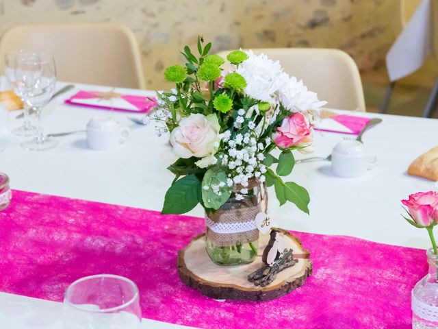 Le mariage de Julien et Adeline à Fenioux, Deux-Sèvres 67