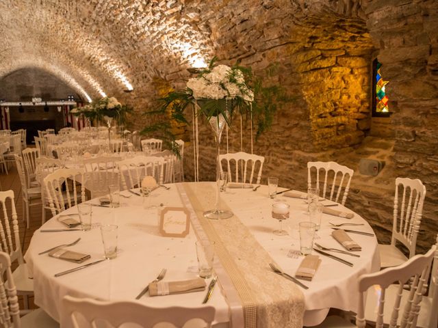 Le mariage de Stéphane et Isabelle à Igé, Saône et Loire 15