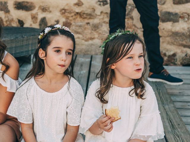 Le mariage de Mickaël et Amandine à Chambles, Loire 2