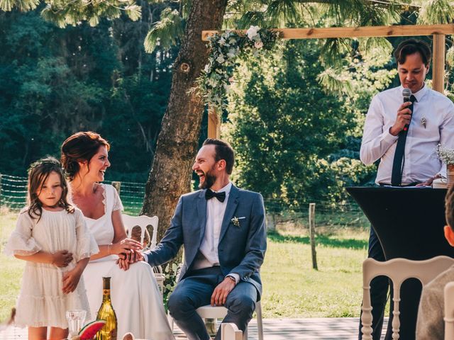 Le mariage de Mickaël et Amandine à Chambles, Loire 11