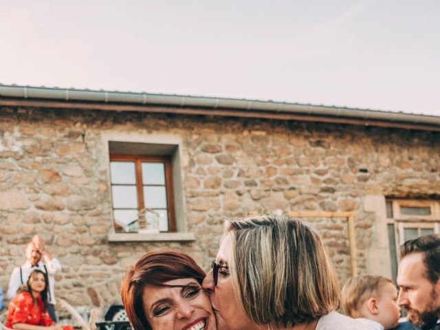 Le mariage de Mickaël et Amandine à Chambles, Loire 35