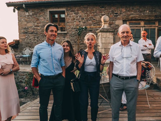 Le mariage de Mickaël et Amandine à Chambles, Loire 37