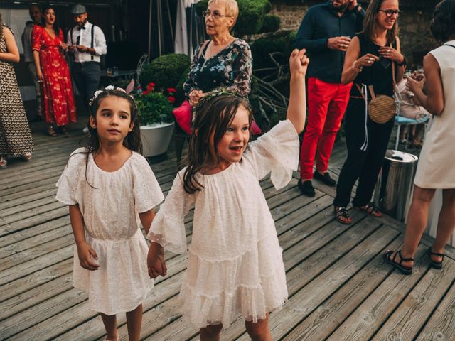 Le mariage de Mickaël et Amandine à Chambles, Loire 40