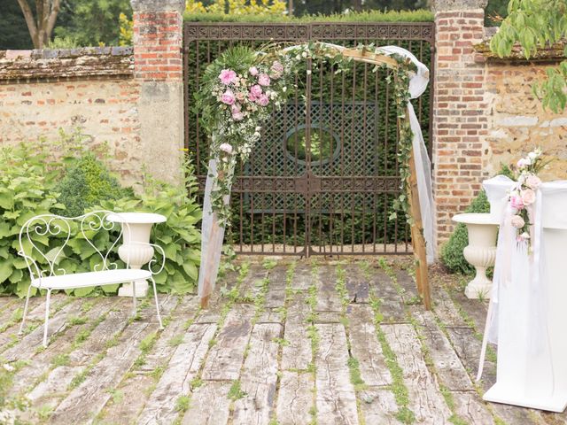 Le mariage de Emmanuel et Laetitia à Saint Léger en Bray, Oise 10