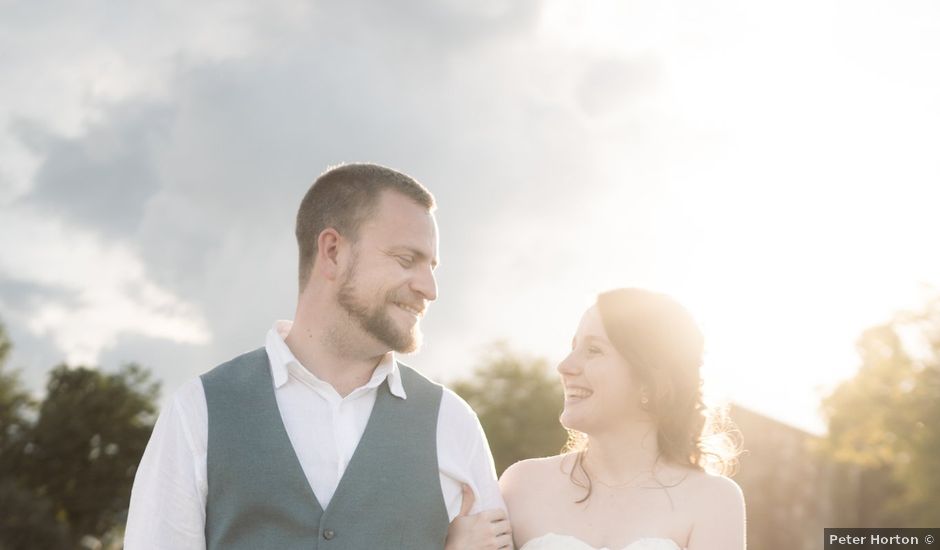 Le mariage de Peter et Mel à Montdoumerc, Lot