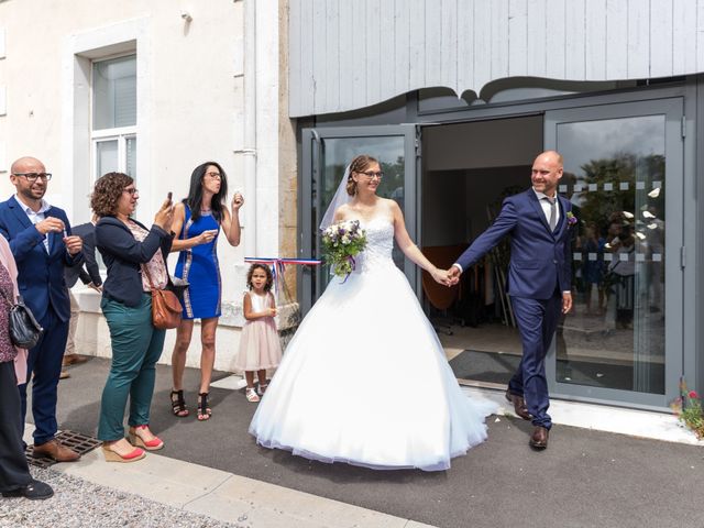 Le mariage de Alexandre et Emeline à Saint-Laurent-de-la-Prée, Charente Maritime 37
