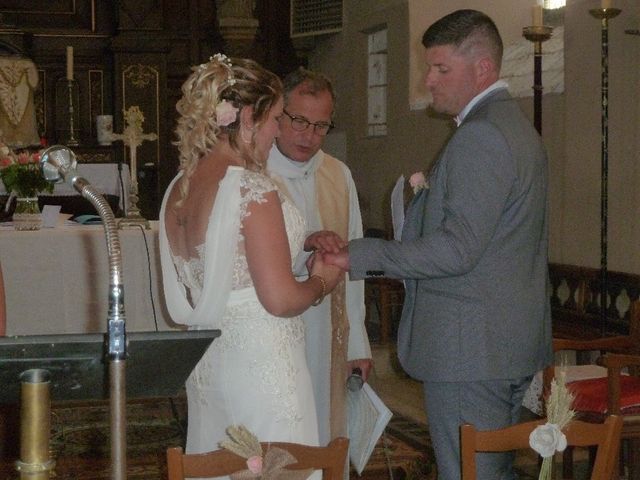 Le mariage de Anthony et Laëtitia  à Corneville-sur-Risle, Eure 3