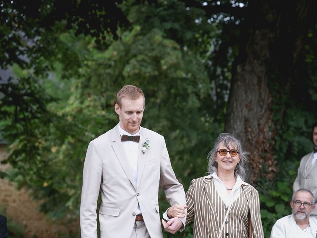 Le mariage de Simon et Clémentine à Tuffé, Sarthe 9