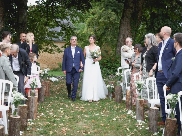 Le mariage de Simon et Clémentine à Tuffé, Sarthe 18