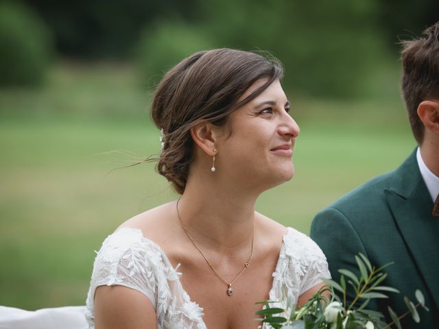 Le mariage de Simon et Clémentine à Tuffé, Sarthe 32
