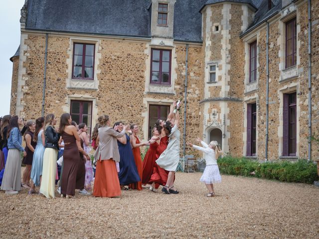 Le mariage de Simon et Clémentine à Tuffé, Sarthe 85