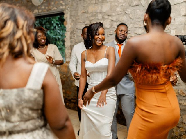 Le mariage de Phinees et Monica à Moissy-Cramayel, Seine-et-Marne 30
