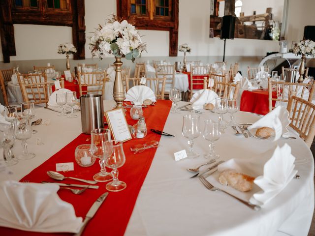 Le mariage de Thibault et Mélanie à Villelaure, Vaucluse 12