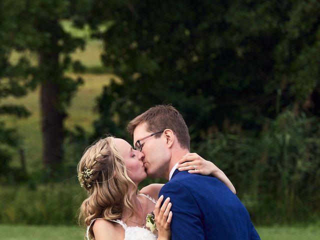 Le mariage de Katie et Nicolas à Vignieu, Isère 109