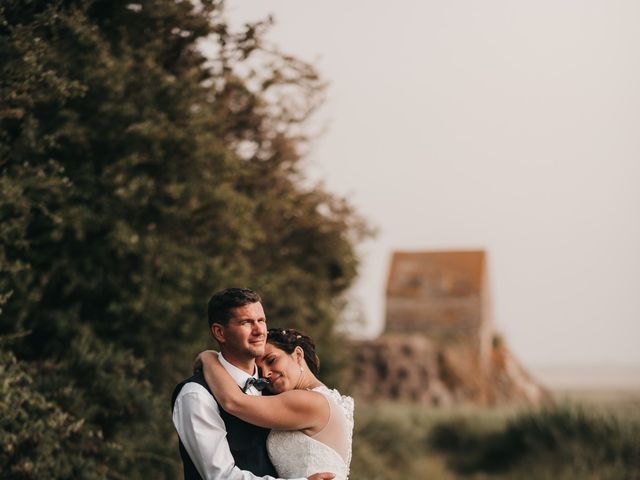 Le mariage de Fred et Amélie à Créances, Manche 97