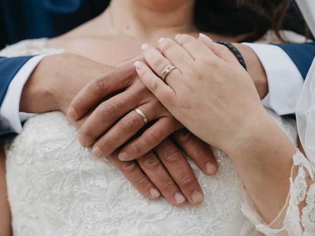 Le mariage de Yves-Benoît et Aurélie à Le Perréon, Rhône 2