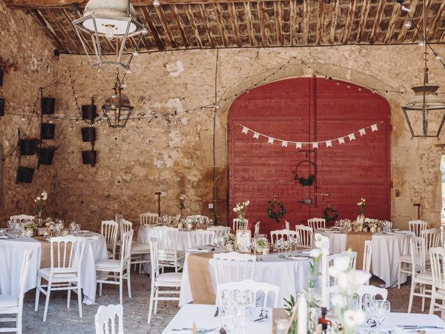 Le mariage de Benjamin et Charlotte à Robion, Vaucluse 49