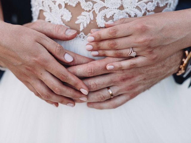 Le mariage de Benjamin et Charlotte à Robion, Vaucluse 86