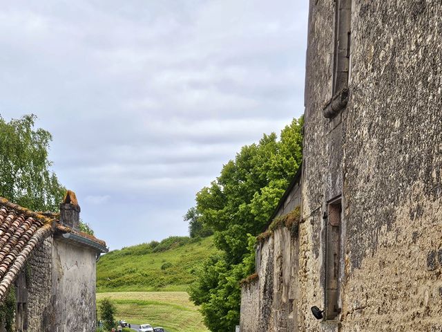 Le mariage de Eric et Camille à Criteuil-la-Magdeleine, Charente 4