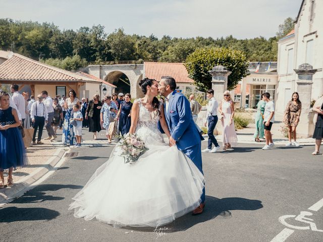Le mariage de Stéphane et Mélanie à Nieul-lès-Saintes, Charente Maritime 23