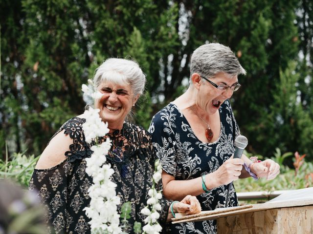 Le mariage de Julien et Sophie à Saint-Vincent-de-Pertignas, Gironde 29