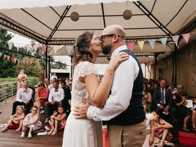 Le mariage de Julien et Sophie à Saint-Vincent-de-Pertignas, Gironde 33