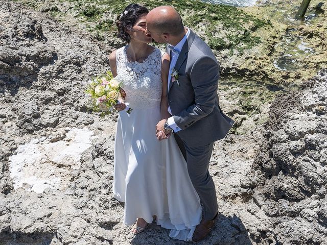 Le mariage de Konstantin et Anne-Laure à Saint-Palais-sur-Mer, Charente Maritime 25