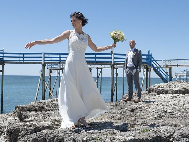 Le mariage de Konstantin et Anne-Laure à Saint-Palais-sur-Mer, Charente Maritime 27