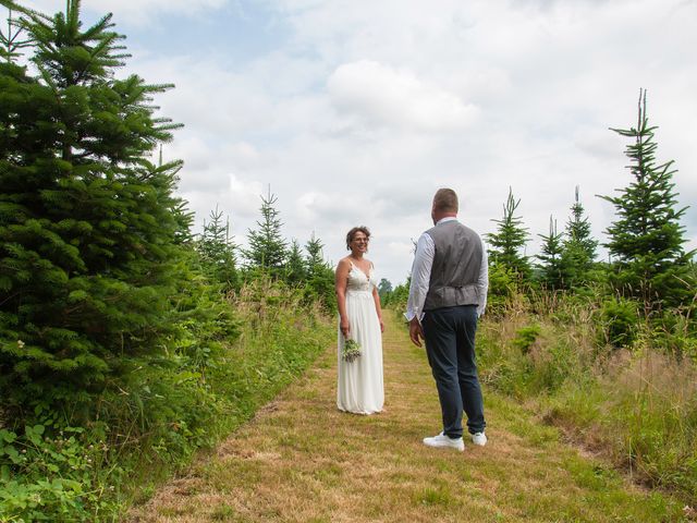 Le mariage de Philippe et Soraya à Montjoie-en-Couserans, Ariège 31