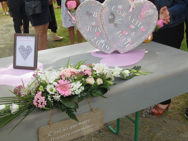 Le mariage de Julie et Coralie à Forges, Charente Maritime 5