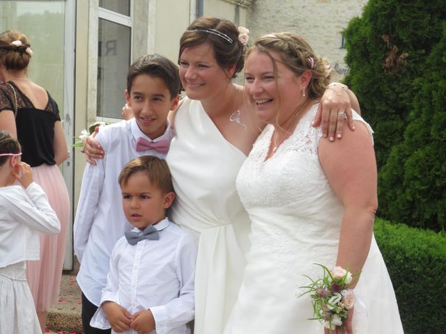 Le mariage de Julie et Coralie à Forges, Charente Maritime 17