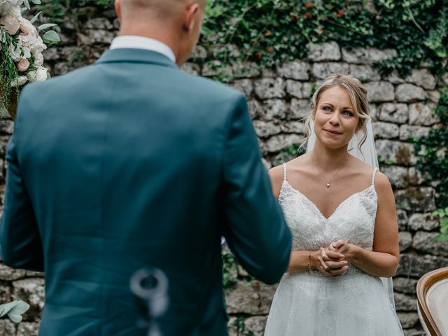 Le mariage de Logan et Marine à Port-d&apos;Envaux, Charente Maritime 35