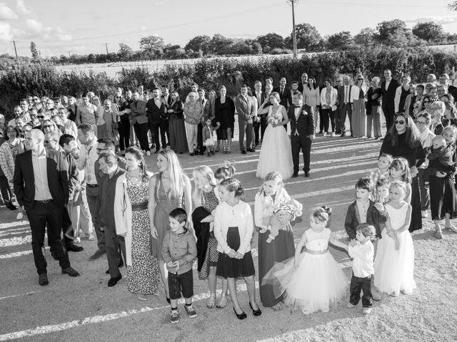 Le mariage de Aymeric et Florence à Verneix, Allier 31