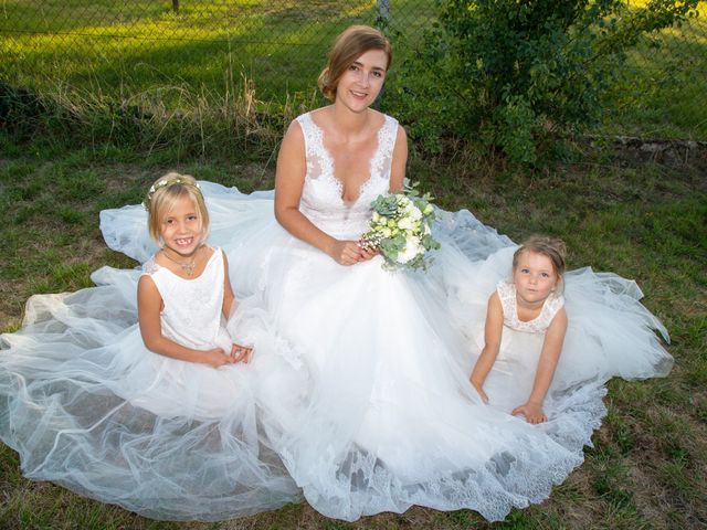 Le mariage de Aymeric et Florence à Verneix, Allier 34