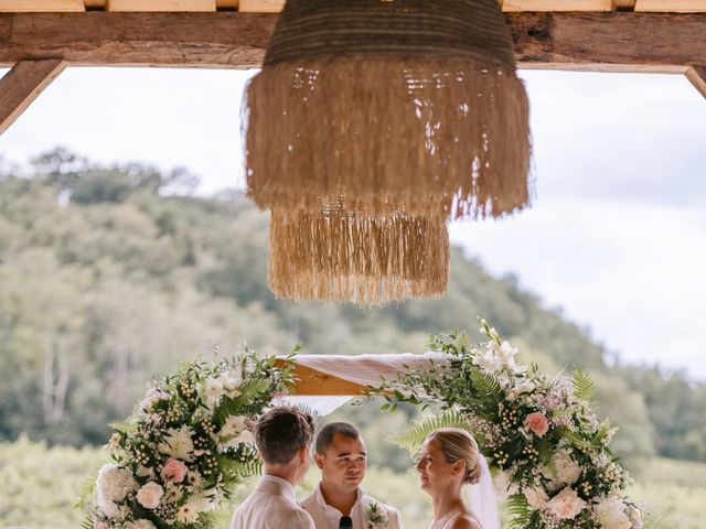 Le mariage de Simon et Lucy à Moulon, Gironde 25