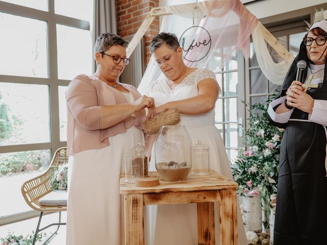 Le mariage de Florence et Virginie à Wicres, Nord 1