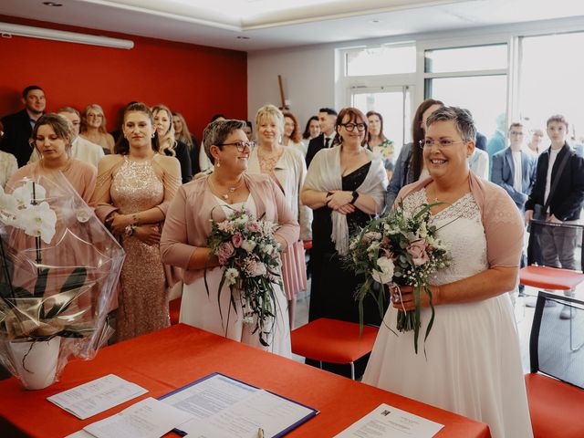Le mariage de Florence et Virginie à Wicres, Nord 18