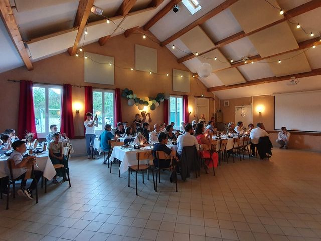 Le mariage de John et Charlène  à Saulx-le Duc, Côte d'Or 1